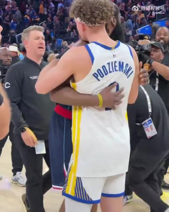 能打破附加賽不勝魔咒嗎？庫里賽后和哈登&小卡紛紛擁抱