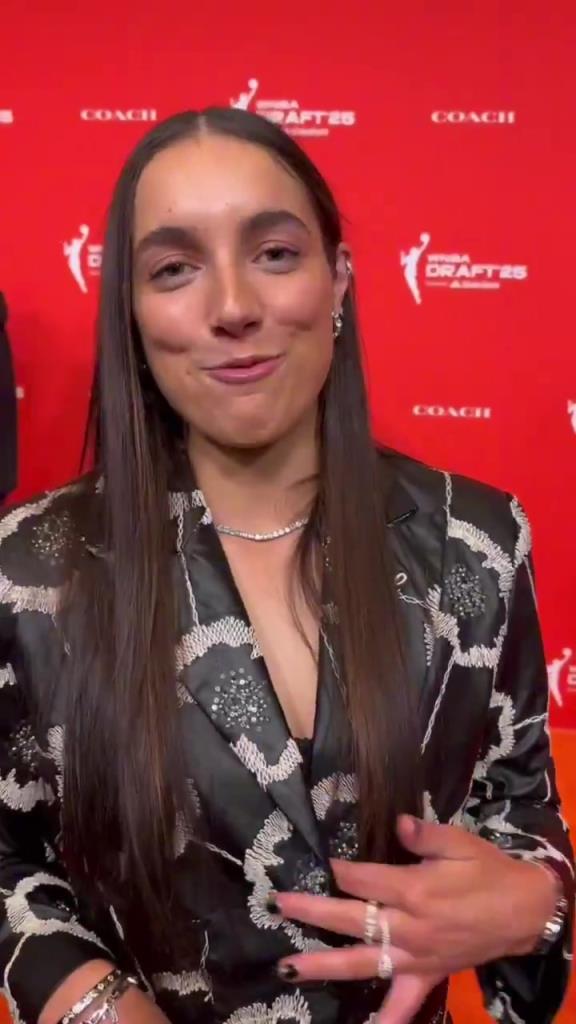 少爺真全能?。⊥龠€幫WNBA新秀妹子們?cè)O(shè)計(jì)今晚的服裝